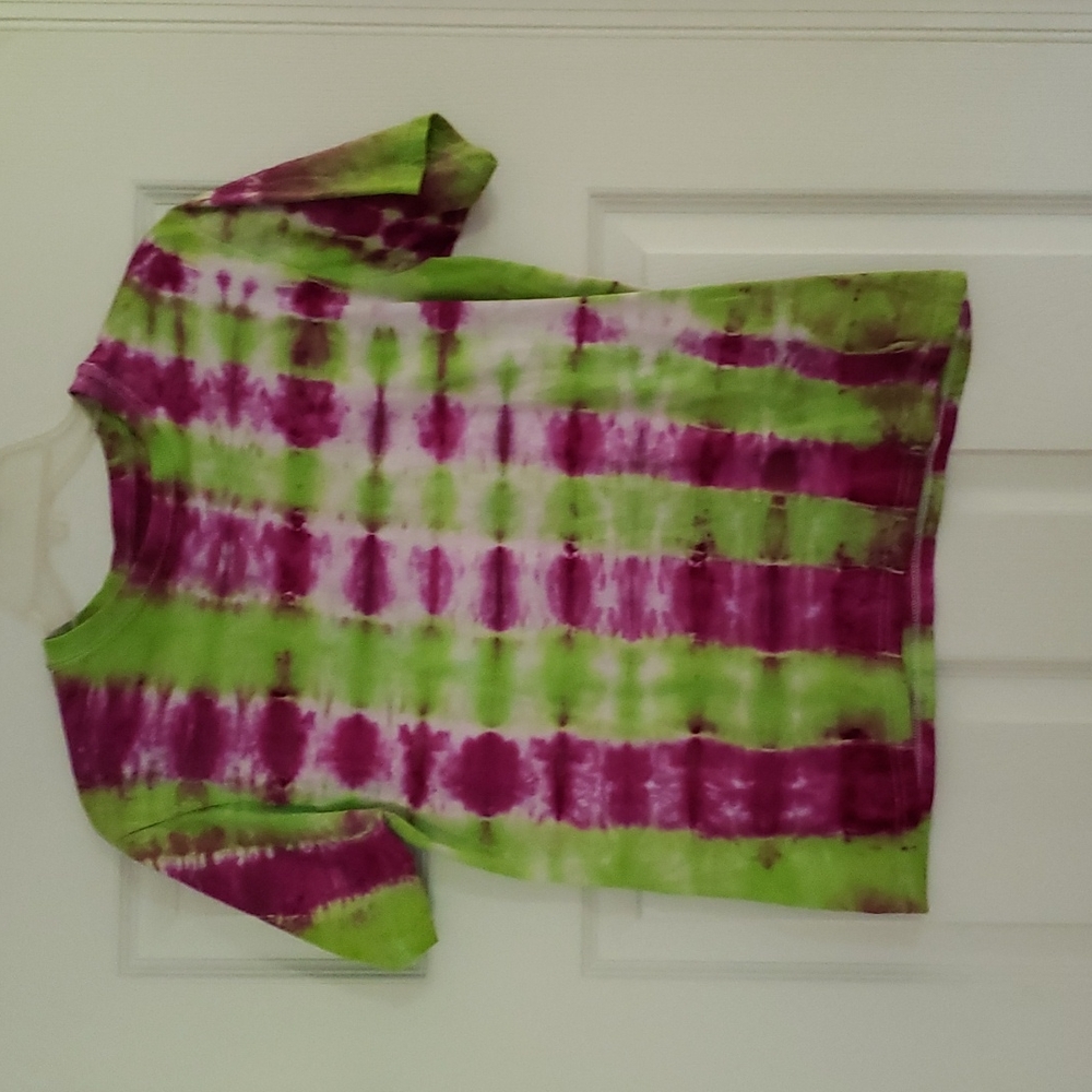 Handmade Tie Dye T Shirt in Striped Pattern, Size Small/Boys XL - BRAND NEW